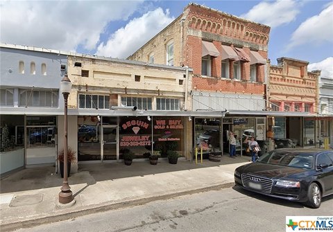 Tenant-Occupied Commercial Building in Seguin