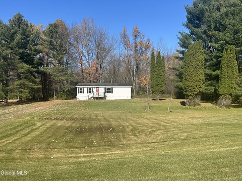 Land, Amsterdam, NY
