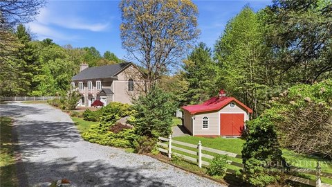 Versatile Valle Crucis Commercial Estate