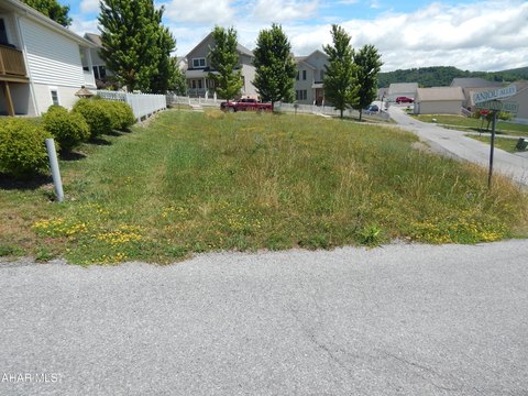 LAND - Hollidaysburg, PA