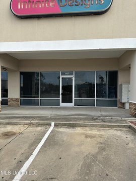Retail Space in Ocean Springs