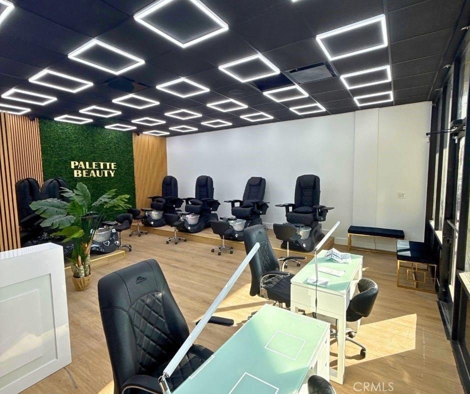 Turn-Key Beauty Salon in Glendale