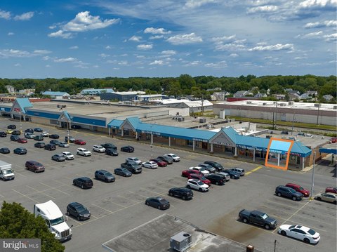 Retail/Showroom Unit with Workroom