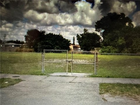 Residential Land in Hollywood, FL