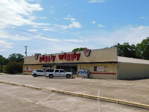 Former Grocery Store with Multi-Street Frontage