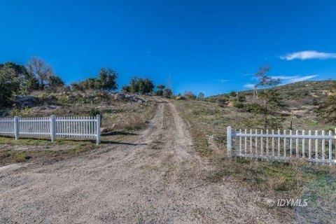 Banning Land with Mountain Views