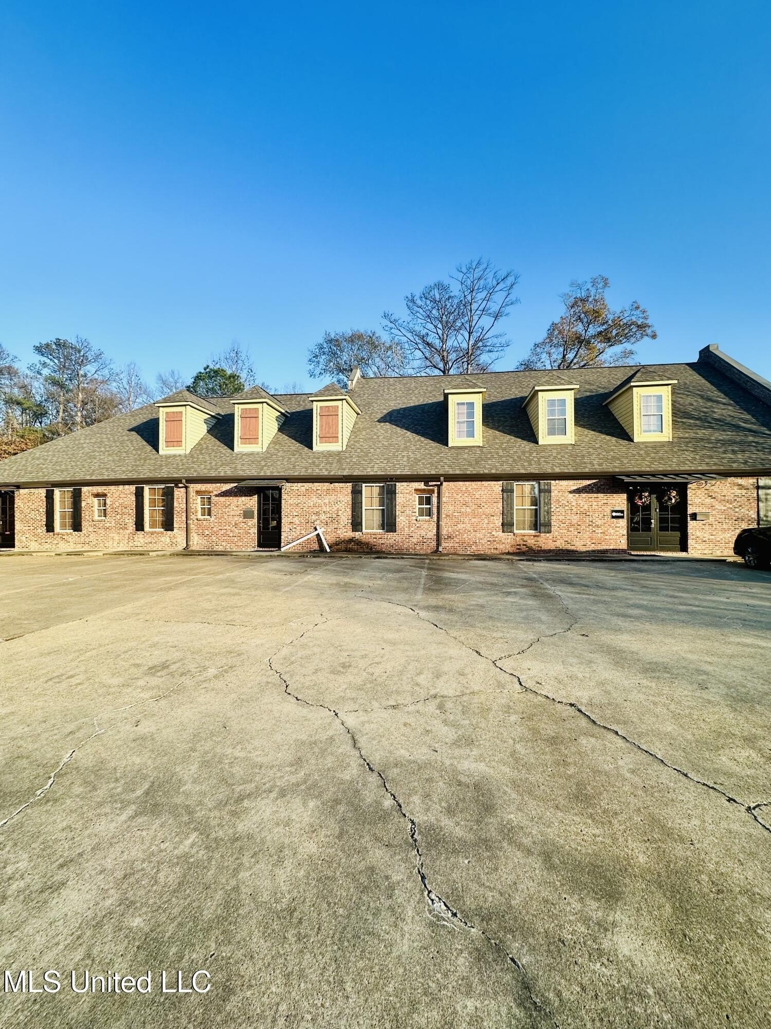 Brandon, MS Commercial Office