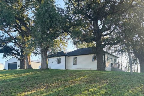 Acreage Home South of Glenwood