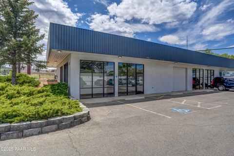 Versatile Commercial Space Near Downtown