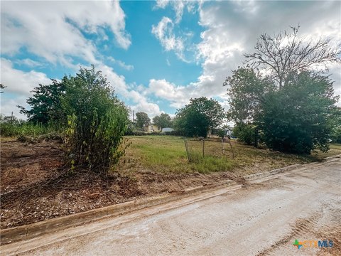 Residential Land in Luling, TX