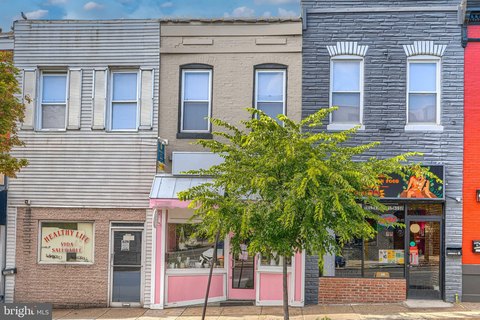 Live-Work Retail with Upstairs Apartment