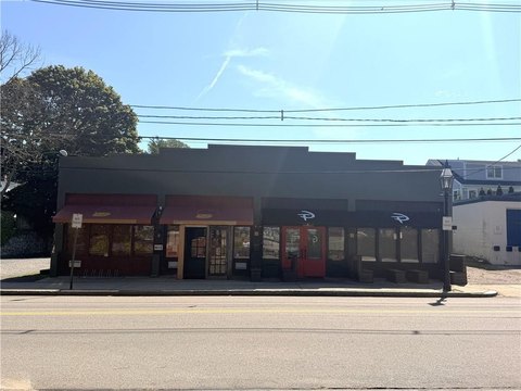 Freestanding Multi-Unit Retail Building