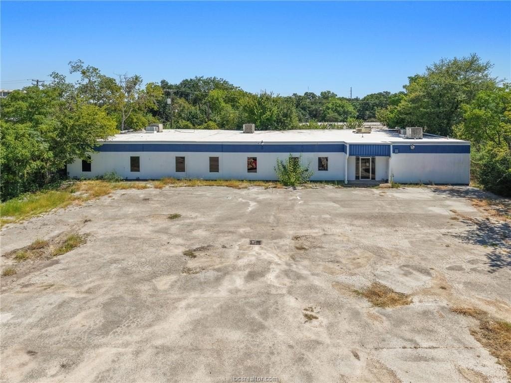 Versatile Commercial Building in Bryan, TX