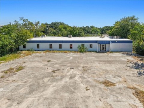 Versatile Commercial Building in Bryan, TX