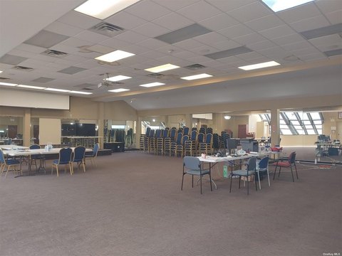 Glen Oaks Commercial Space Available