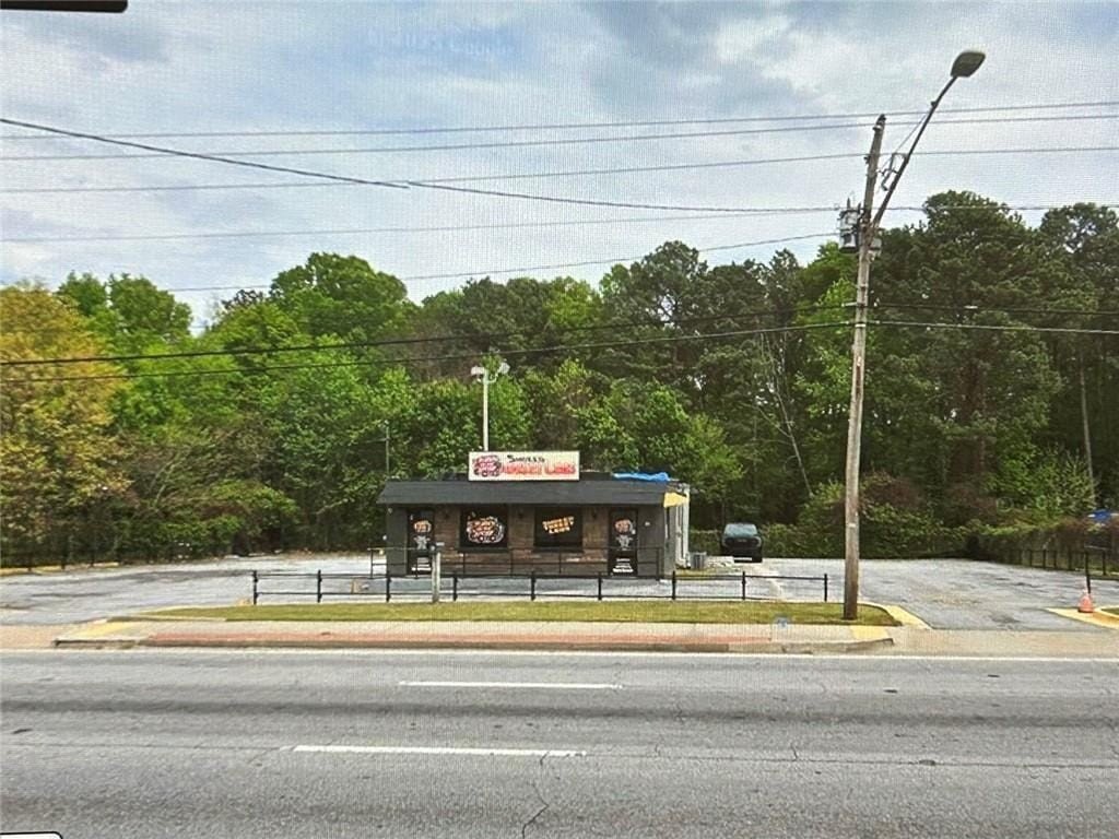High-Traffic Commercial Property in Riverdale