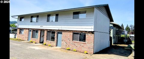 Renovated Roseburg 4-Plex Investment