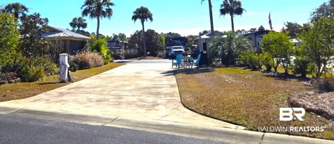 RV Resort Pull-Through Lot