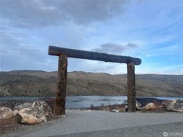 Land with Panoramic River Views