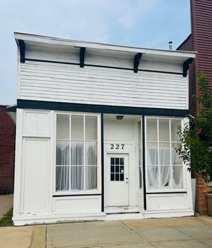 Evart Commercial Building on Main