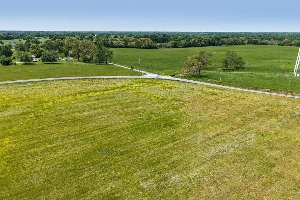 Unrestricted Land Near Center Hill