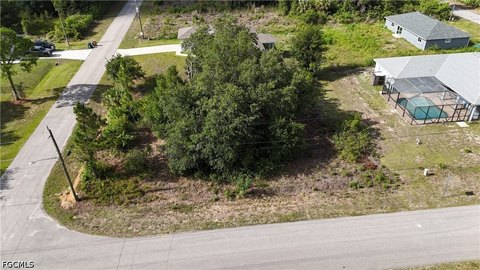 Spacious Corner Lot in Alva