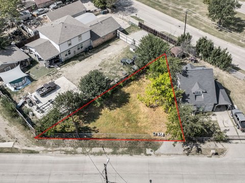 Residential Land in Dallas, TX