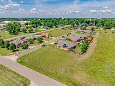 Residential Lot in Crescent, OK