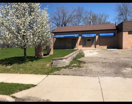 Alliance Retail Building with Expansion