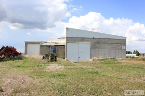 Lewisville Commercial Property with Rail