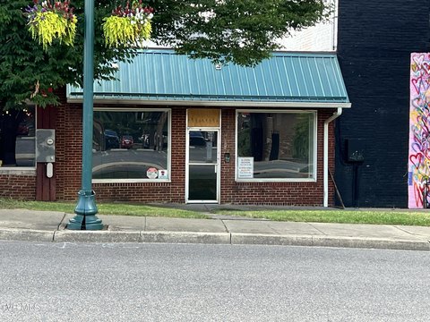 Remodeled Retail Space in Downtown