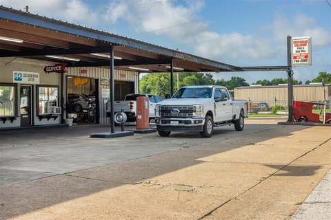 Operational Auto Shop on Highway 6