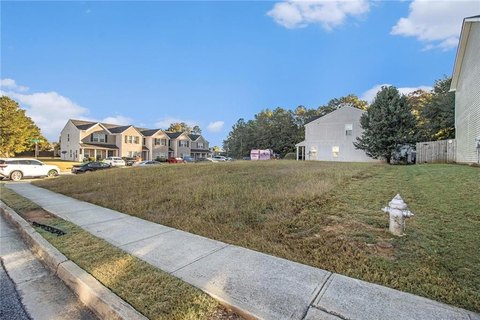 Land in Ellenwood Village Townhomes