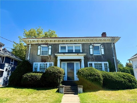 Mixed-Use Building in Prime Location