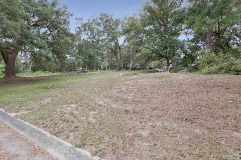 LAND - Pensacola, FL