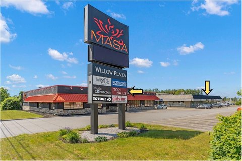 Retail Space in Willow Plaza