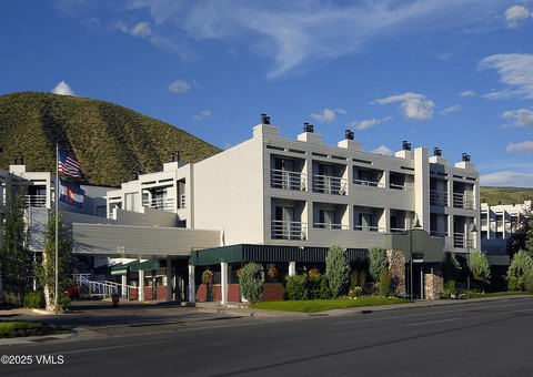 High-Visibility Avon Retail/Office Space