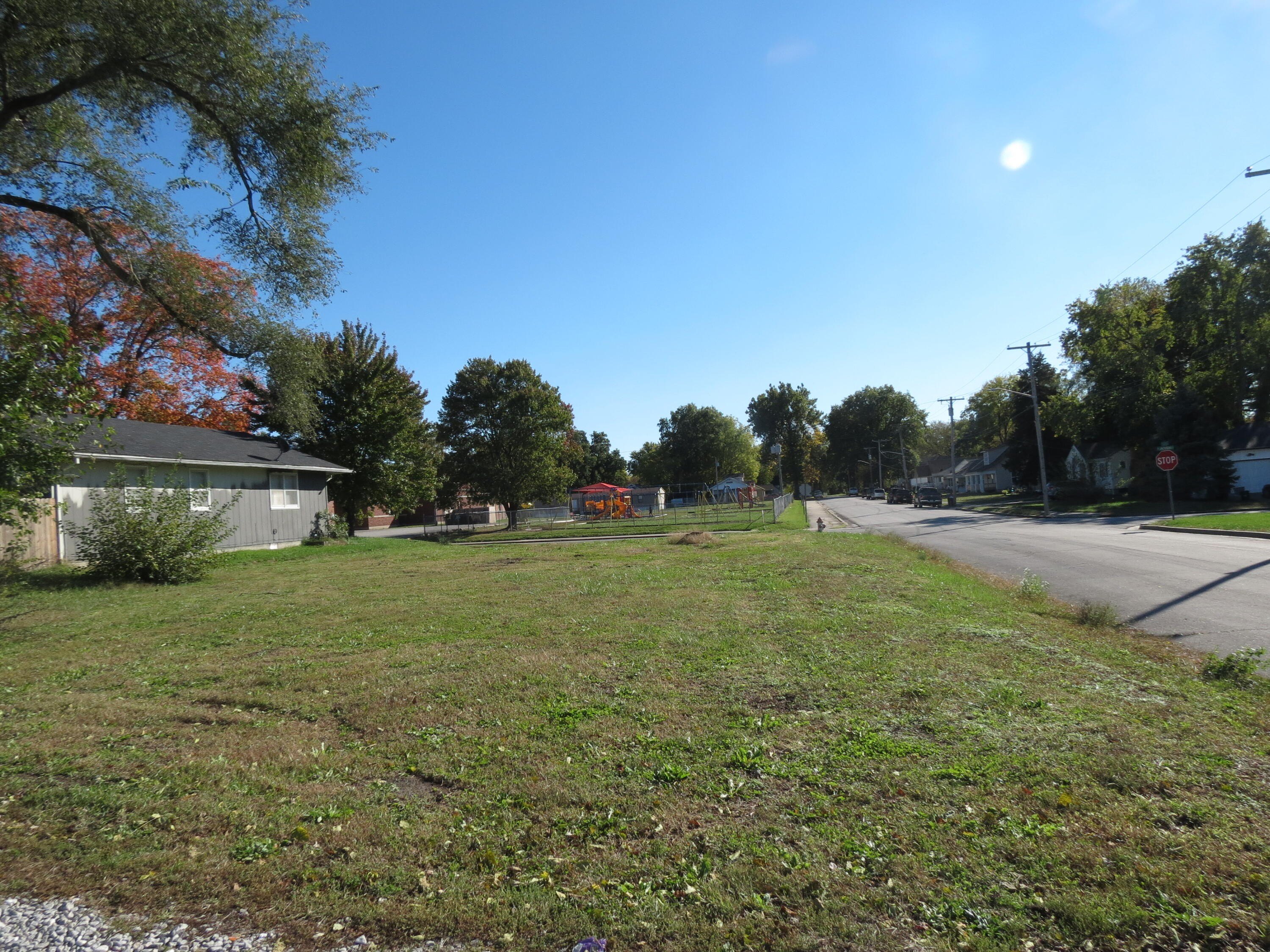 Residential Land in Marshall, MO