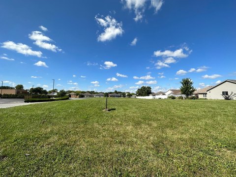 Commercial Land in Winfield, IN