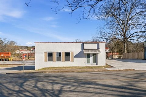 Commercial Building in Downtown LaFayette