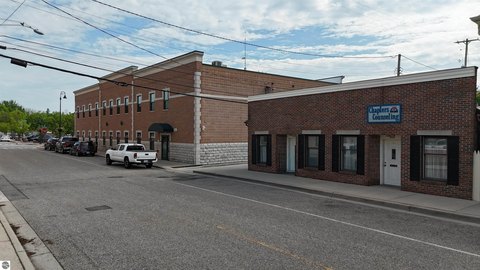 Downtown Office Building with Dual Entrances