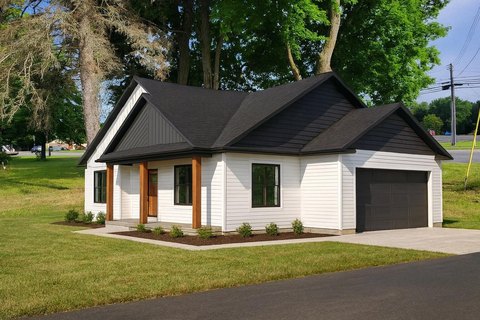 Versatile Land in Howard City