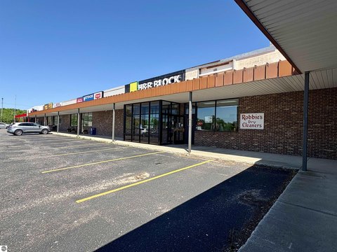 Retail Condo with Rear Service Doors