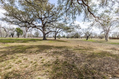Land, Seguin, TX