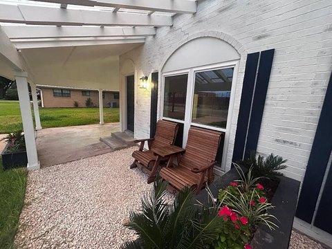 Renovated Duplex Near Lockhart High