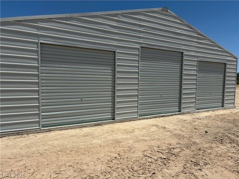 Land with 40x40 Metal Garage