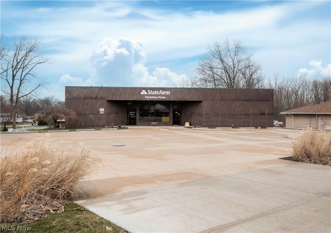Versatile Commercial Space on Center Ridge