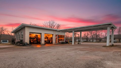 Prime Commercial Location, High Visibility