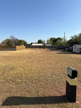 Land, Clyde, TX