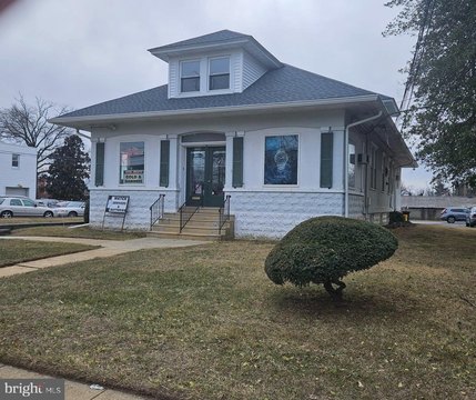 Retail Building in Hamilton, NJ